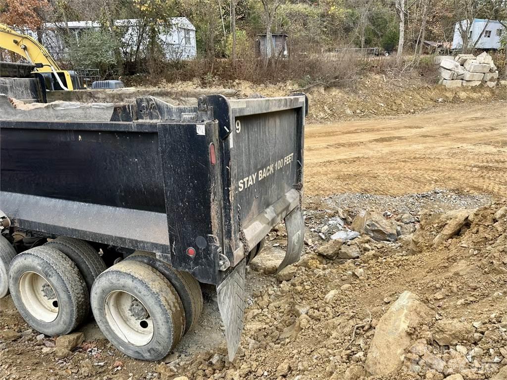 Mack GU713 Savivarčių priekabų vilkikai