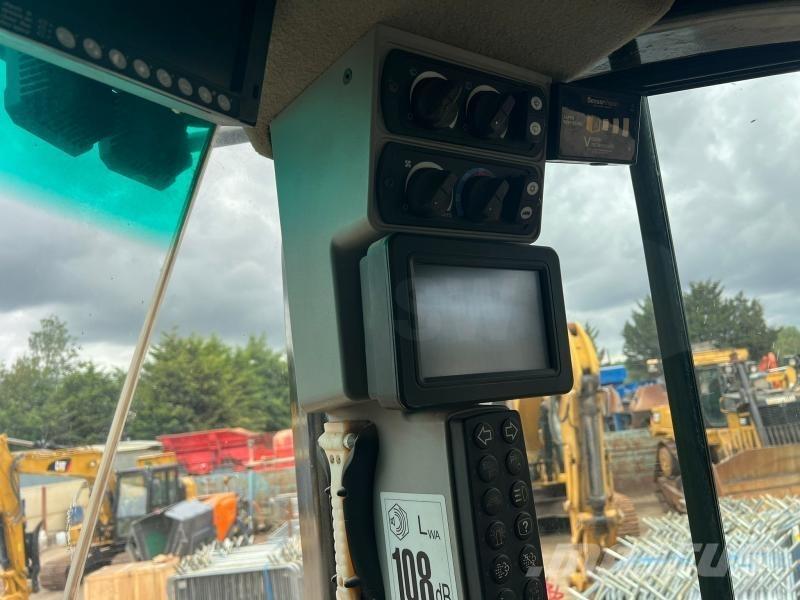 CAT 972M Naudoti ratiniai krautuvai