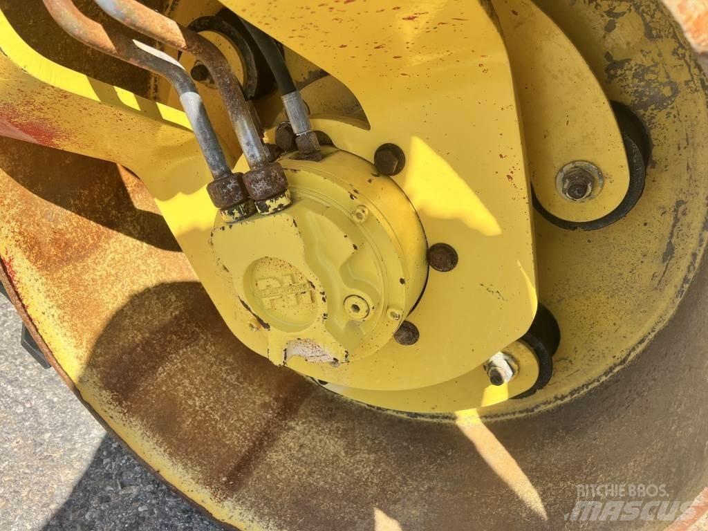 Bomag BW 120 AD-4 Porinių būgnų volai