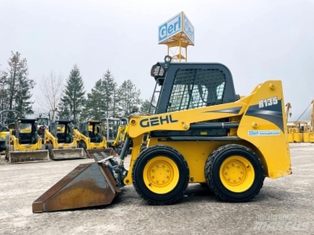 Gehl R135 Krautuvai su šoniniu pasukimu