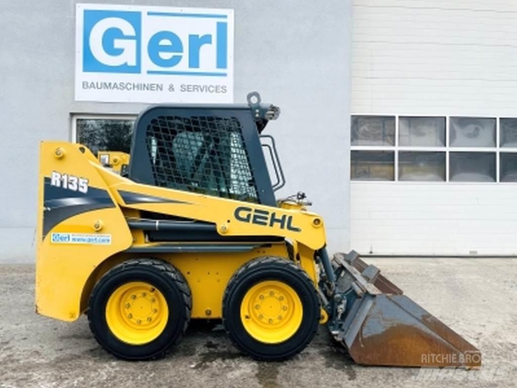 Gehl R135 Krautuvai su šoniniu pasukimu