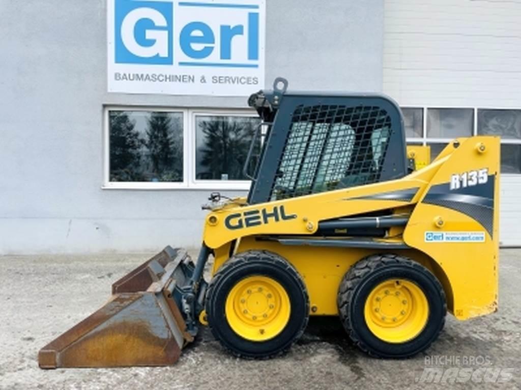 Gehl R135 Krautuvai su šoniniu pasukimu