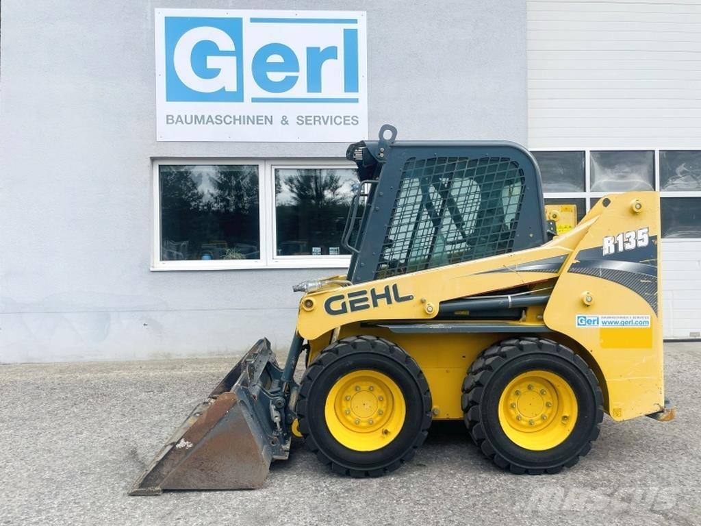 Gehl R135 Krautuvai su šoniniu pasukimu