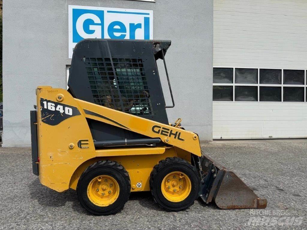 Gehl SL1640E Krautuvai su šoniniu pasukimu