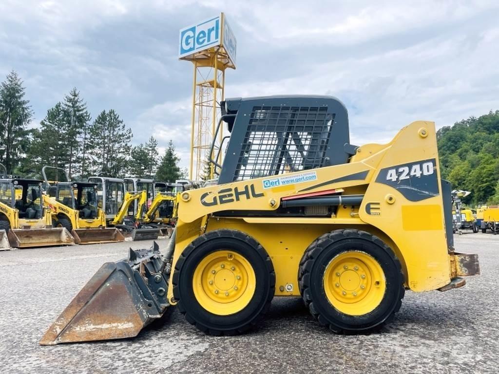 Gehl SL4240 Krautuvai su šoniniu pasukimu