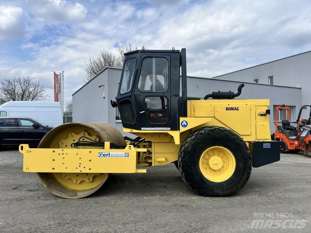 JCB Vibromax W 1402 D Vieno būgno volai