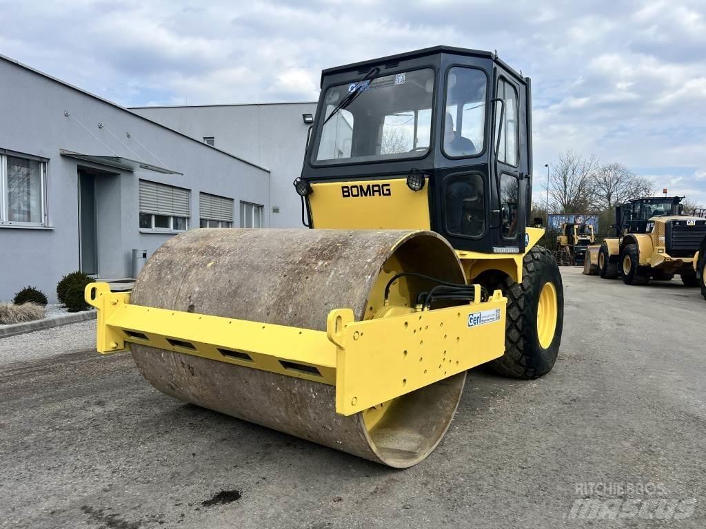 JCB Vibromax W 1402 D Vieno būgno volai