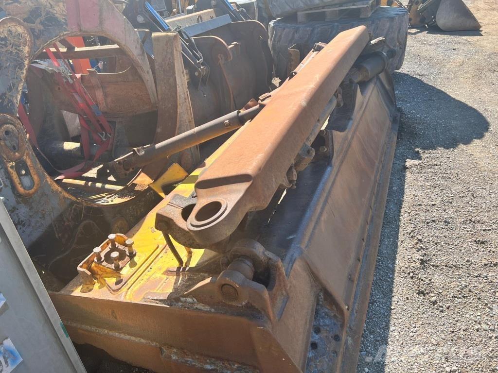 Komatsu D 65 EX-15 Vikšriniai buldozeriai