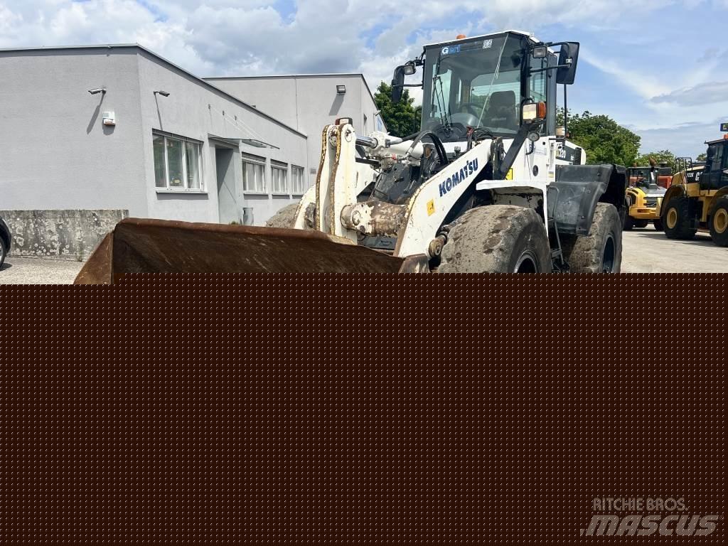 Komatsu WA 320-6 Naudoti ratiniai krautuvai