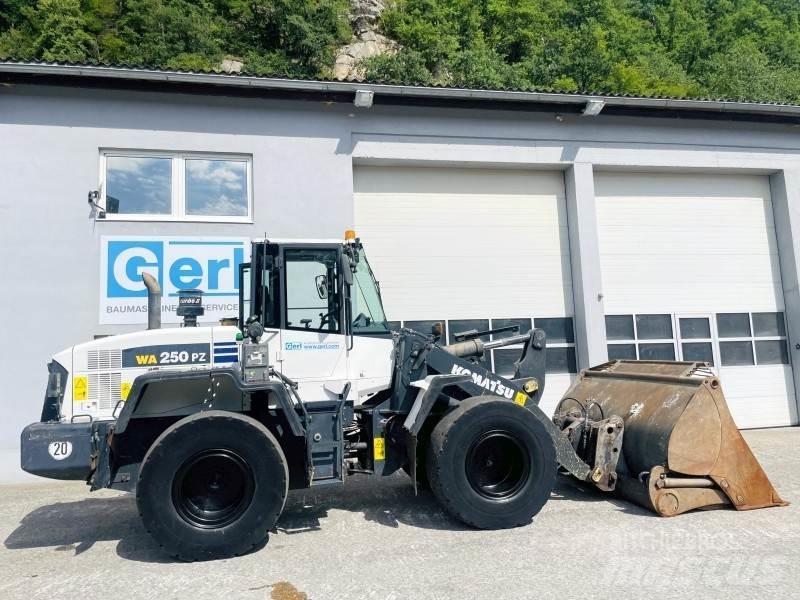 Komatsu WA250PZ-6 Naudoti ratiniai krautuvai
