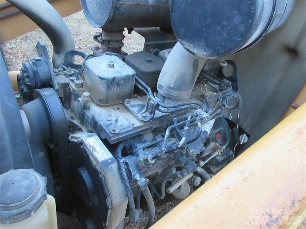 CASE 580L Naudoti ratiniai krautuvai