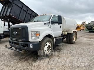 Ford F750 Vandens sunkvežimiai