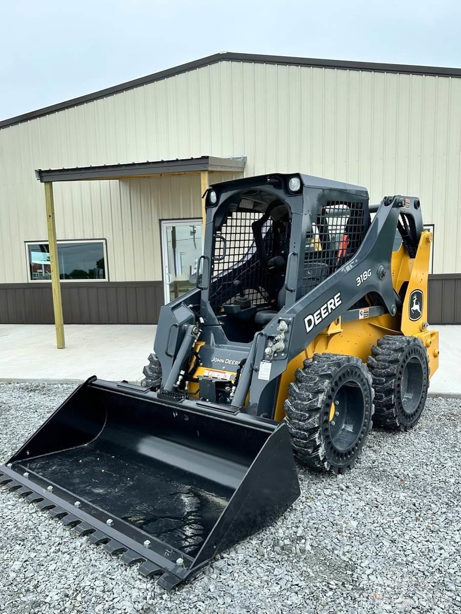 John Deere 318G Krautuvai su šoniniu pasukimu