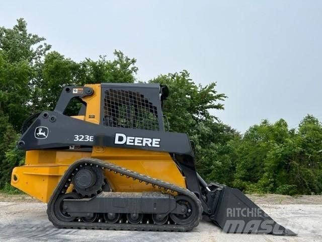 John Deere 323E Krautuvai su šoniniu pasukimu