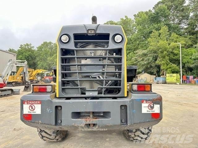 Komatsu WA320-8 Naudoti ratiniai krautuvai