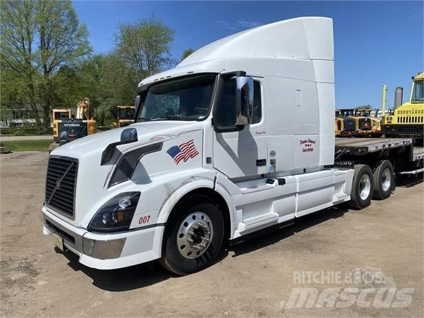 Volvo VNL64T670 Naudoti vilkikai
