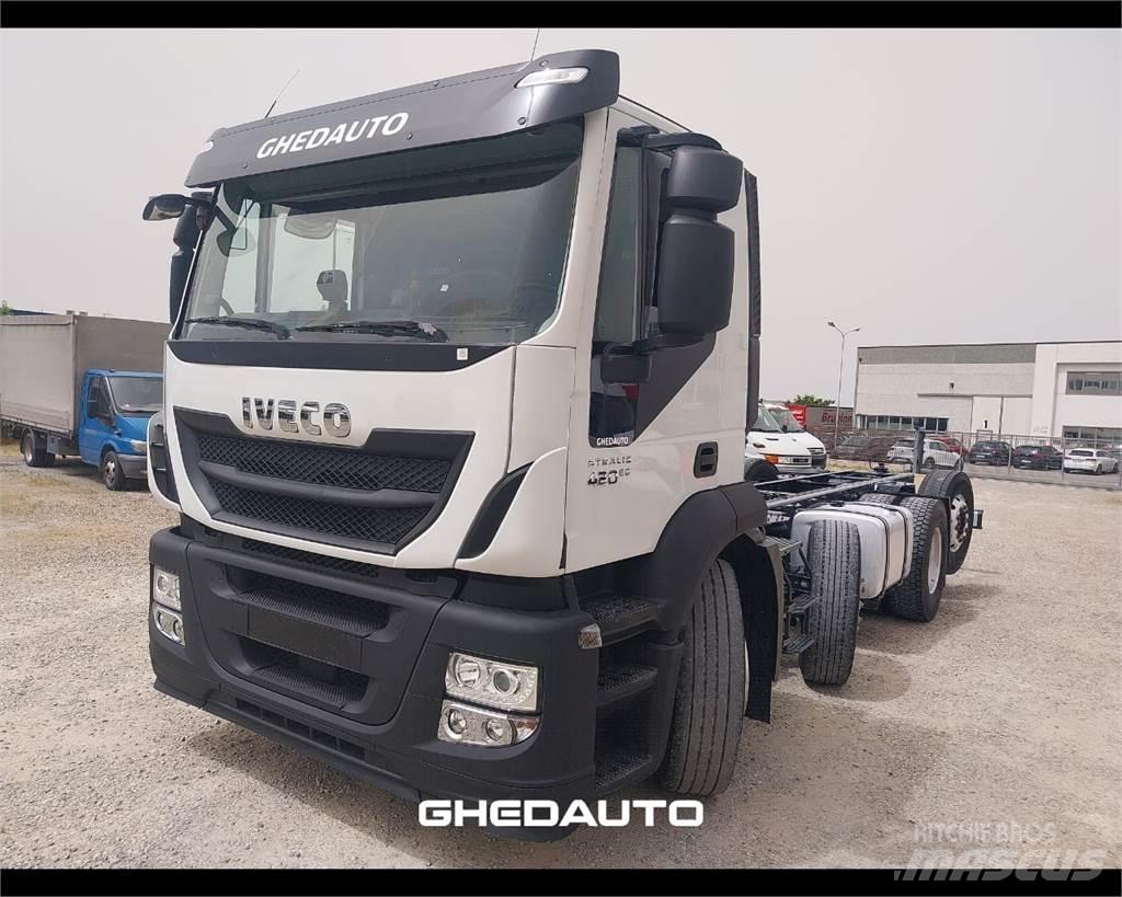 Iveco AD440S42 Sunkvežimiai su dengtu kėbulu