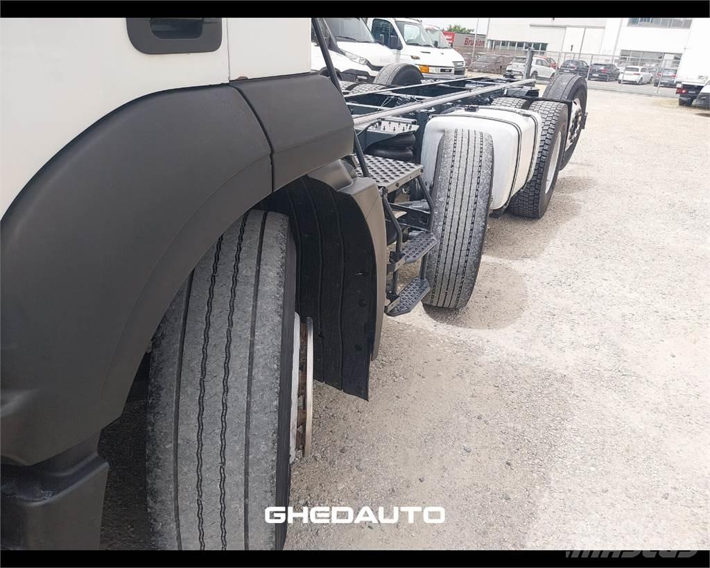 Iveco AD440S42 Sunkvežimiai su dengtu kėbulu