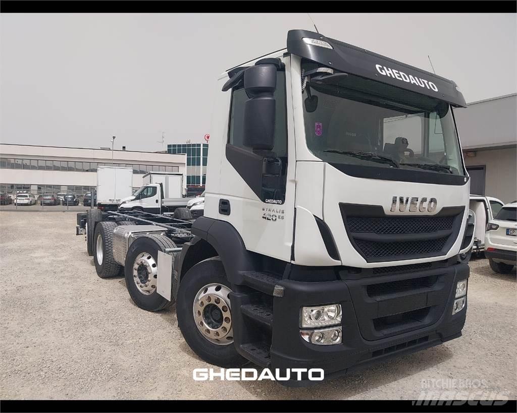 Iveco AD440S42 Sunkvežimiai su dengtu kėbulu