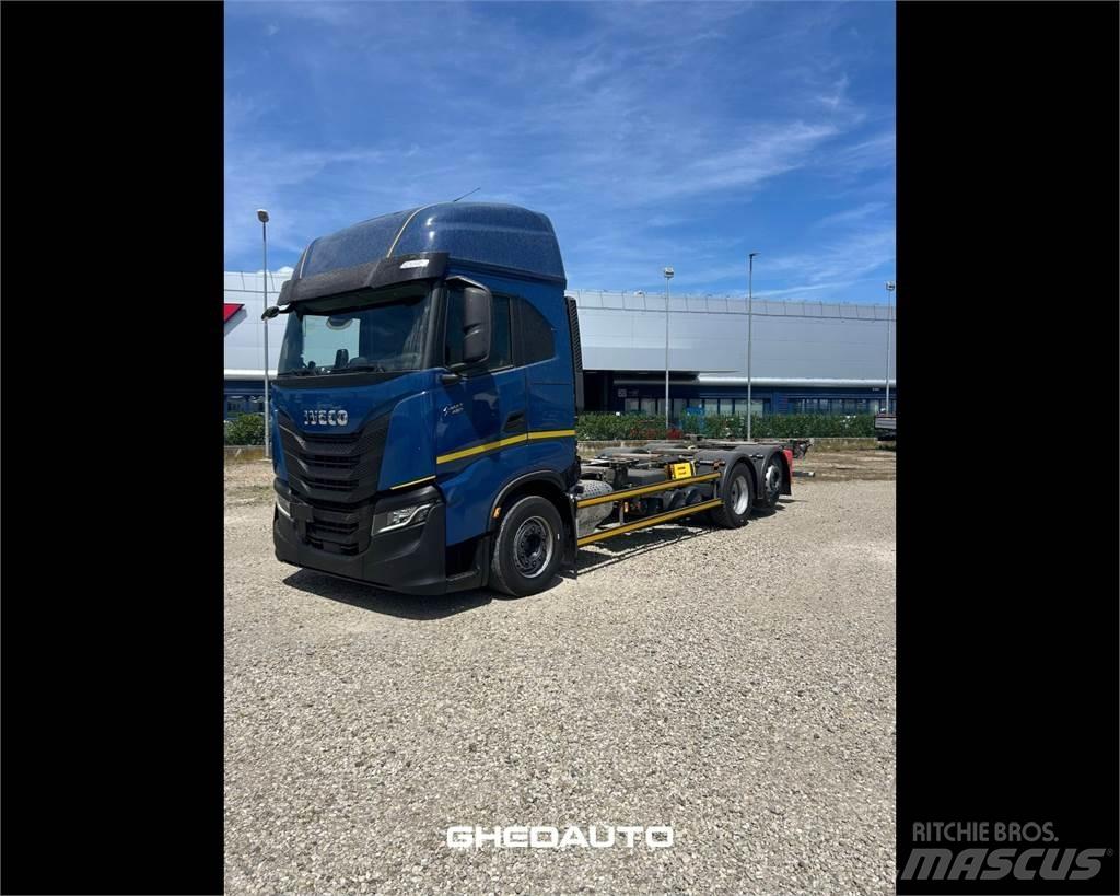 Iveco AS260S48S Sunkvežimiai su dengtu kėbulu