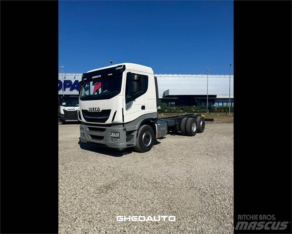 Iveco AS440S46 Sunkvežimiai su dengtu kėbulu