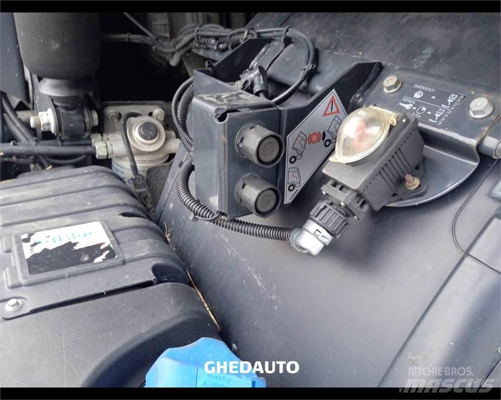 Iveco AS440S48 Sunkvežimiai su dengtu kėbulu