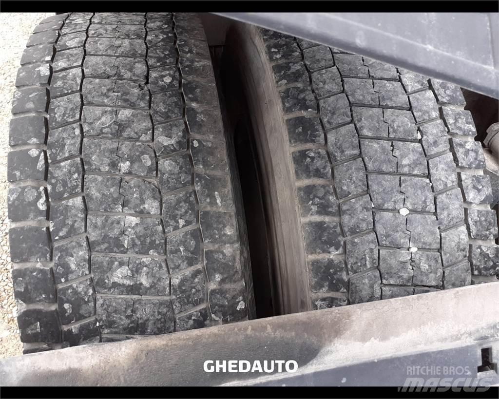 Iveco AS440S48 Sunkvežimiai su dengtu kėbulu