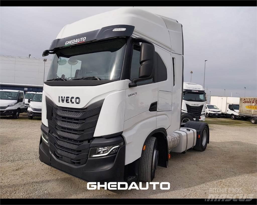 Iveco AS440S48 Sunkvežimiai su dengtu kėbulu
