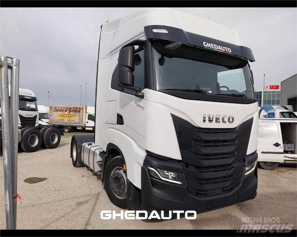 Iveco AS440S48 Sunkvežimiai su dengtu kėbulu