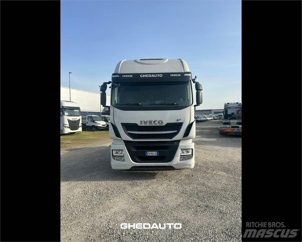 Iveco AS440S48 Sunkvežimiai su dengtu kėbulu