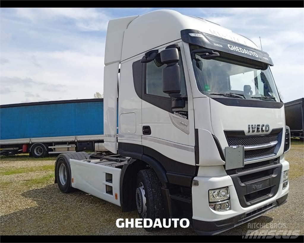 Iveco AS440S48T/P Sunkvežimiai su dengtu kėbulu