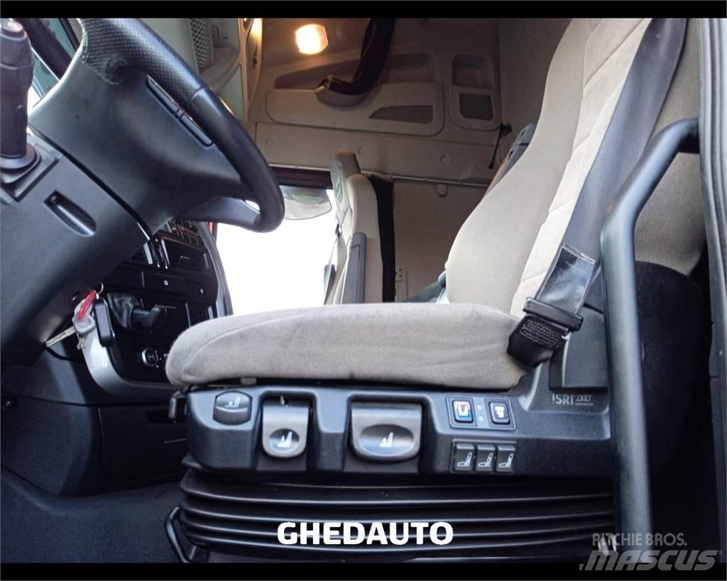 Iveco AS440S48T/P Sunkvežimiai su dengtu kėbulu
