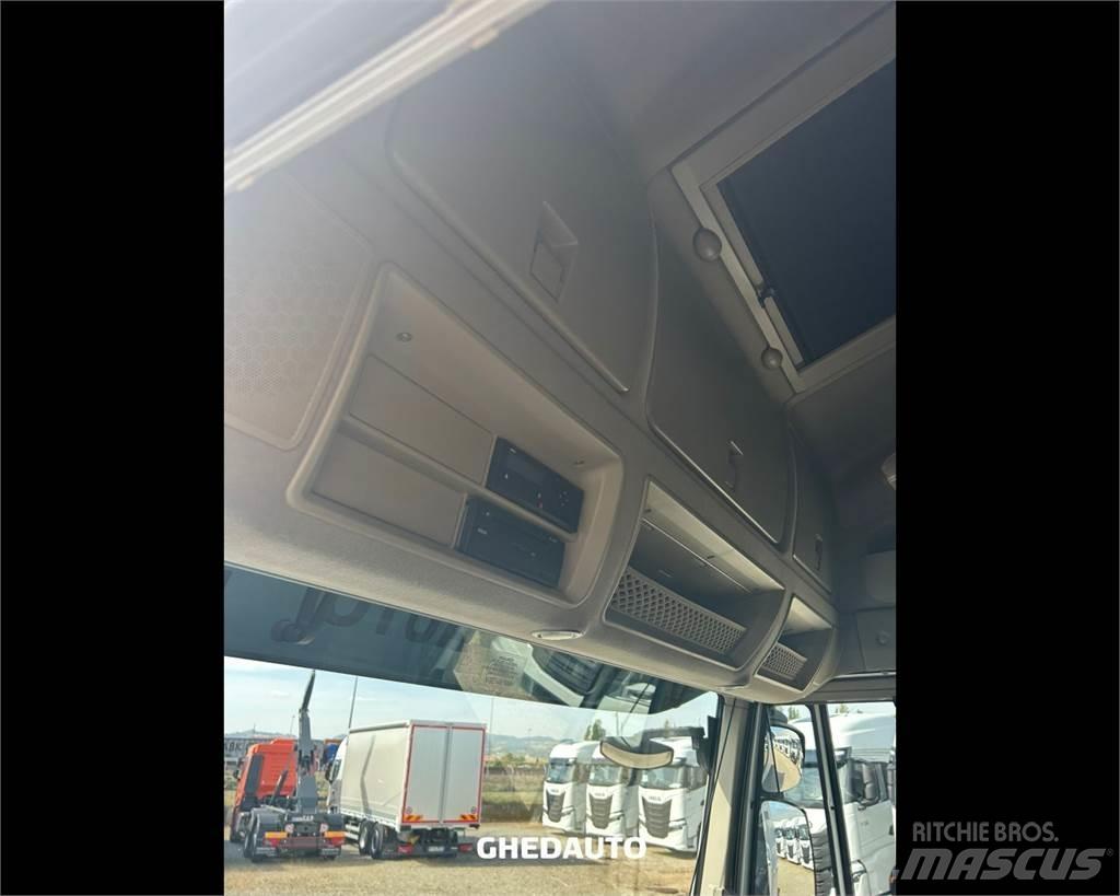 Iveco AS440S48T/P Sunkvežimiai su dengtu kėbulu