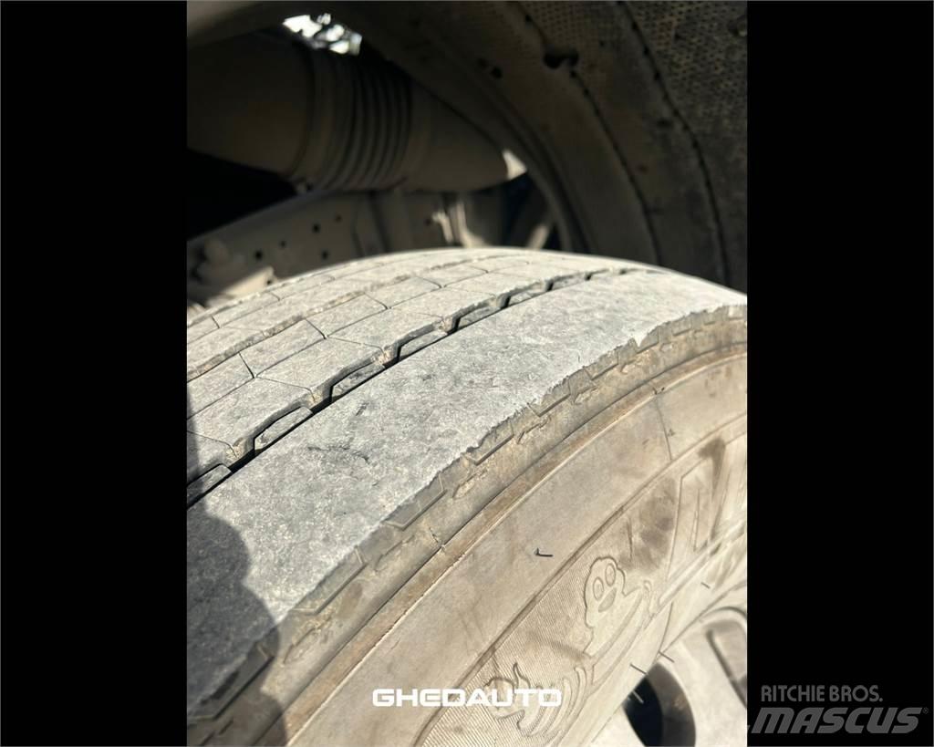 Iveco AS440ST Sunkvežimiai su dengtu kėbulu