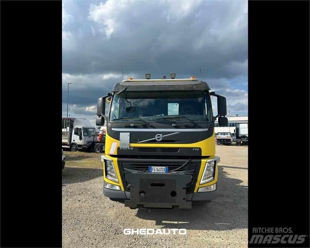 Volvo TRUCKS VOLVO Sunkvežimiai su dengtu kėbulu