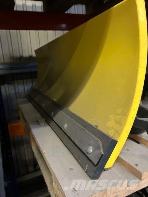 John Deere  Sniego peiliai ir valytuvai