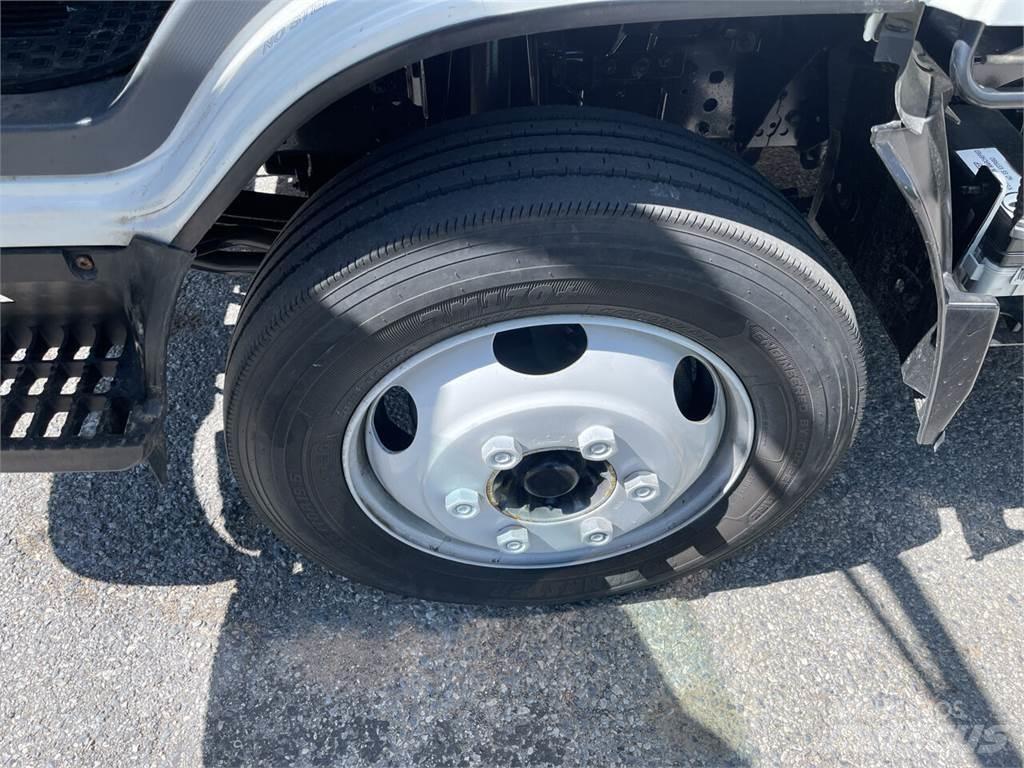 Isuzu NRR Sunkvežimiai su dengtu kėbulu