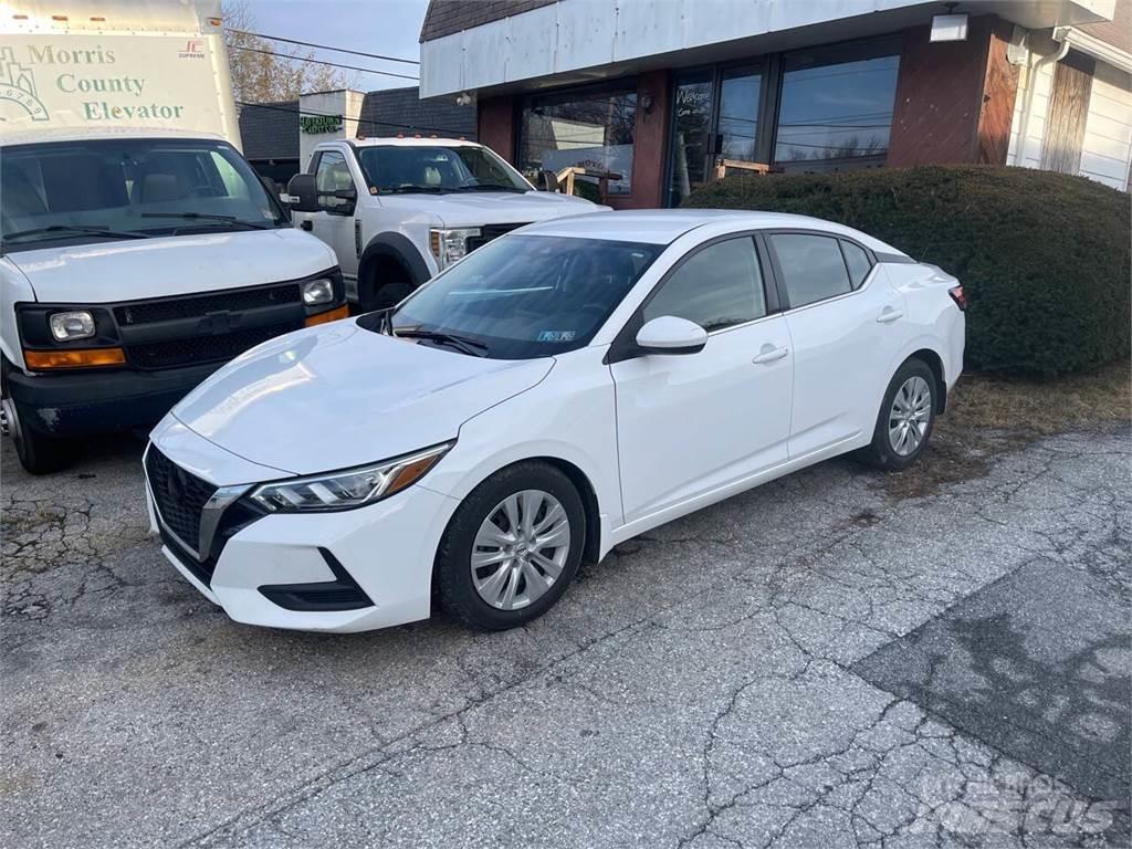 Nissan Sentra Lengvieji automobiliai