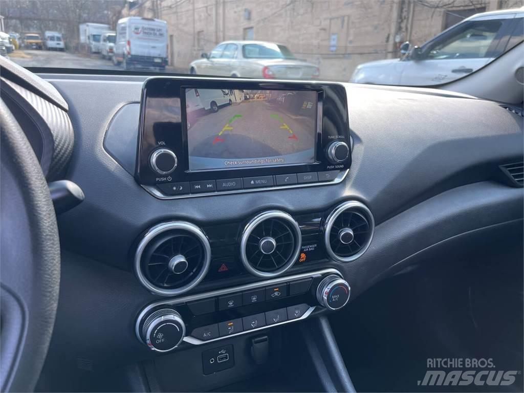 Nissan Sentra Lengvieji automobiliai