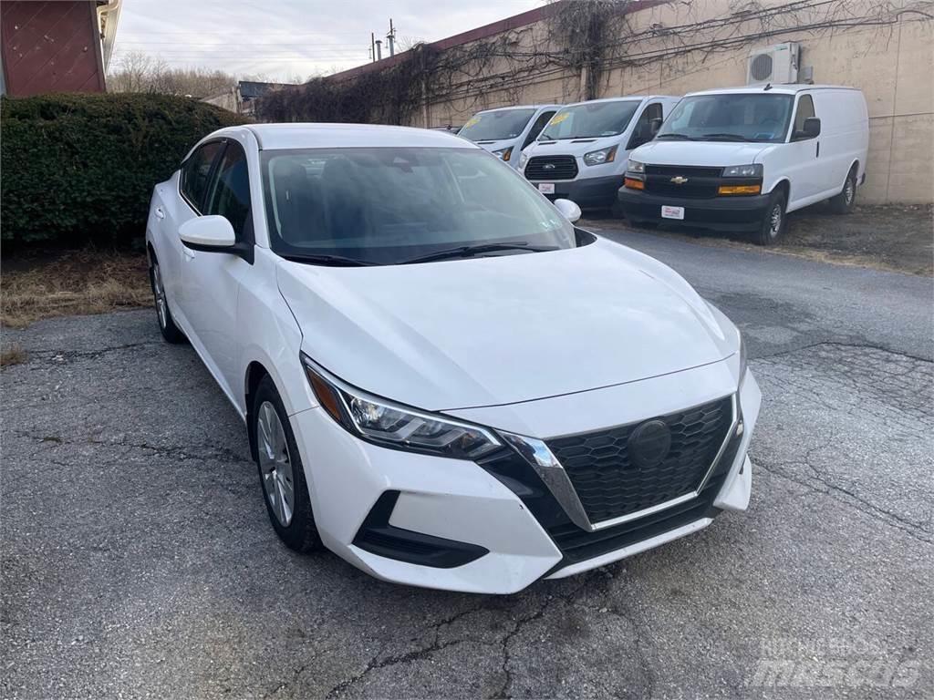 Nissan Sentra Lengvieji automobiliai
