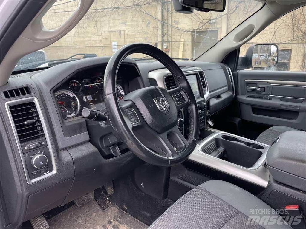 RAM 1500 Pikapai / Bortiniai sunkvežimiai