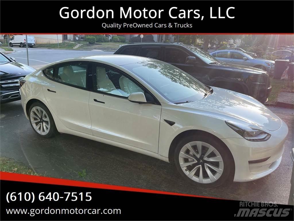 Tesla Model 3 Lengvieji automobiliai