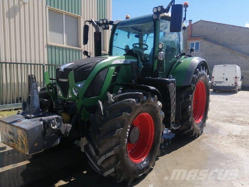 Fendt 718 VARIO Traktoriai