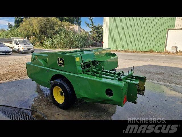 John Deere 359 Stačiakampių ryšulių presai