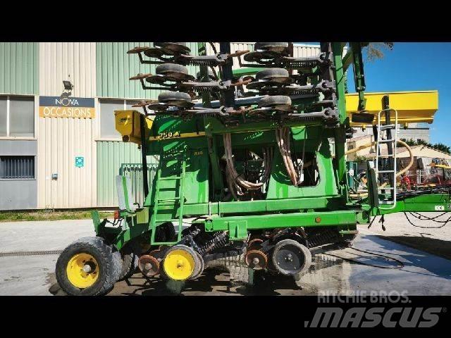 John Deere 750A Kita sėjamoji technika ir jų priedai