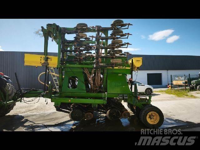 John Deere 750A Kita sėjamoji technika ir jų priedai