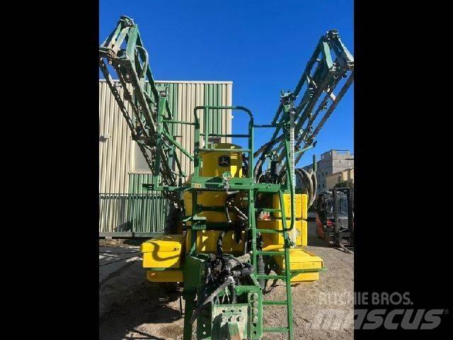 John Deere 824 SE Prikabinami purkštuvai