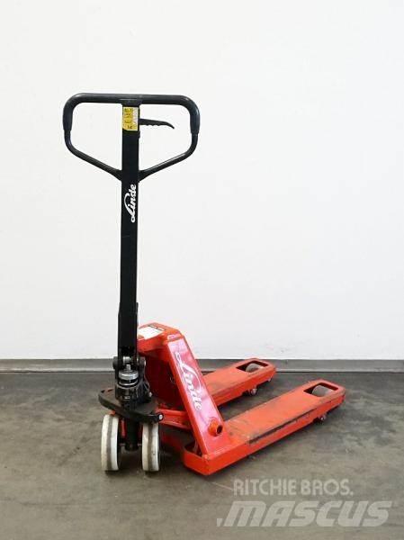 Linde HPT M 15 Rankiniai hidrauliniai vėžimėliai