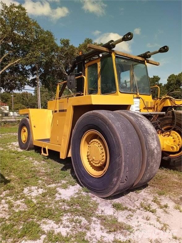 CAT V900 Naudoti konteinerių krautuvai