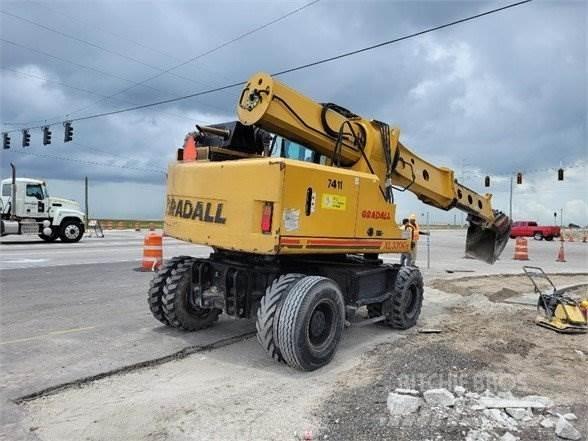 Gradall XL3300 V Ratiniai ekskavatoriai